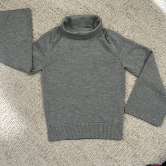 Lululemon City Trek Turtleneck Merino wool in Heathered Silver Drop, Size Small - Picture 2 of 16